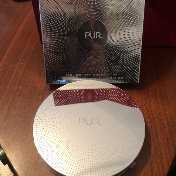 PÜR Vanity Palette Eyes and Cheek - Goal Digger - Picture 3 of 5